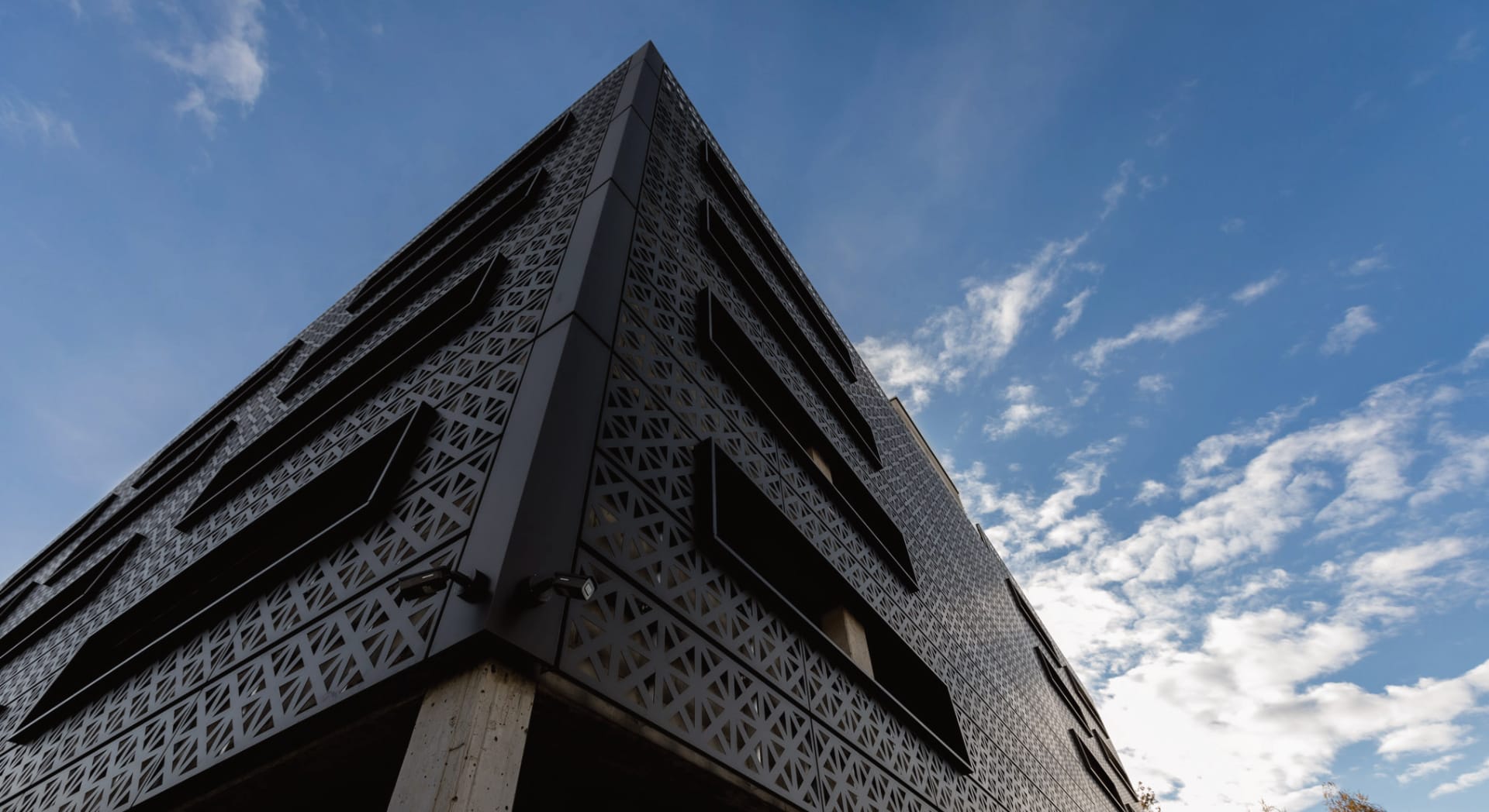 Fasáda parkovacieho domu Poštová, Nordcity Žilina, developer Reinoo a.s. Žilina